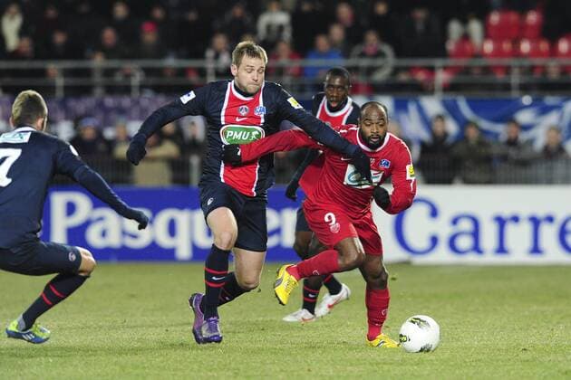 Brice Jovial (dijon) Mathieu Bodmer (PSG) Foot: Dijon PSG - 15.02.2012 - coupe de France JBAutissier PanoramiC 