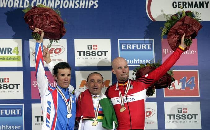Radsport Radrennen Rad WM 2007 UCI Straßenrad Weltmeisterschaft Stuttgart 2007 Strassenrennen Elite Männer : v.l. 2. Platz Alexandr Kolobnev (RUS) , Sieger Paolo Bettini (ITA) , 3. Platz Stefan Schumacher (GER)