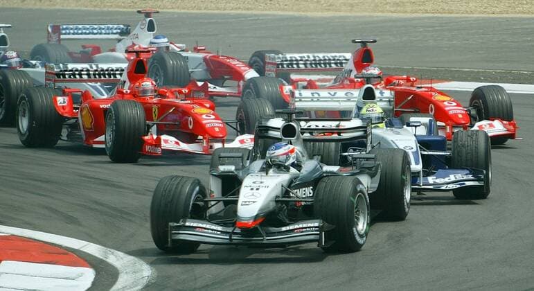 Formel 1 Motorsport Nürburgring Nuerburgring Grosser Preis von Europa Start Kimi Raikkönen vor Ralf Schumacher und Michael Schumacher