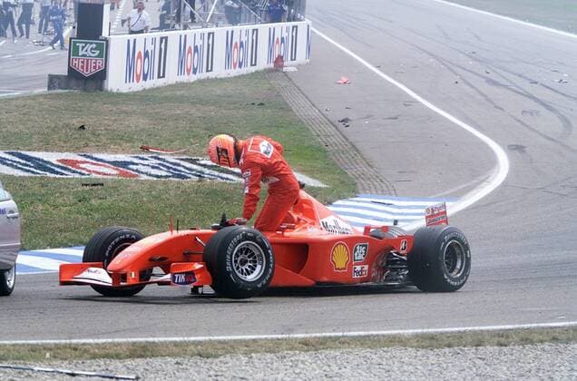 Motorsport Formel 1 Großer Preis von Deutschland Hockenheim Startunfall zwischen Burti und Michael Schumacher