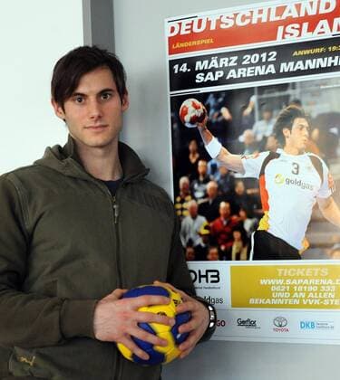 Mannheim, SAP-Arena 17.02.2012 Pressekonferenz im Vorfeld des Handball-Länderspiels der deutschen Männer-Natioinalmannschaft gegen Island am 14. März in der Mannheimer SAP ARENA. Mit Nationallinksaußen Uwe Gensheimer (Bild ).
