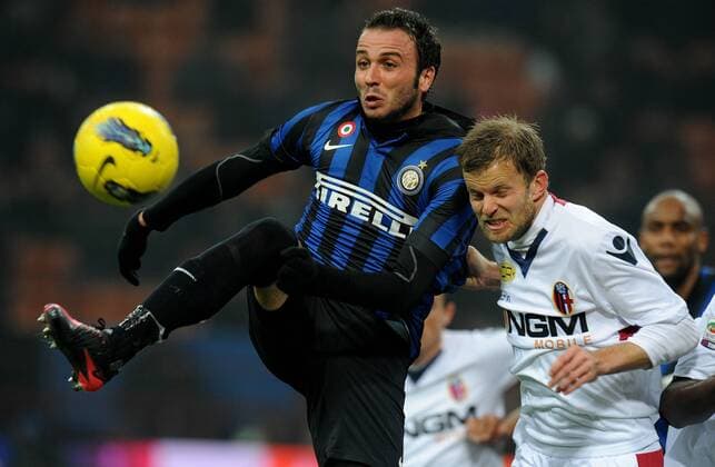 Giampaolo PAZZINI (Inter),Mikael ANTONSSON (Bologna) Milano 17 02 2012 Stadio Giuseppe Meazza Serie A 2011 2012 Football; Inter Mailand vs Bologna FC - allexsabba