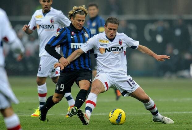 Diego FORLAN (Inter), Diego PEREZ (Bologna) Milano 17 02 2012 Stadio Giuseppe Meazza Serie A 2011 2012 Football. Inter Mailand vs Bologna FC - allexsabba