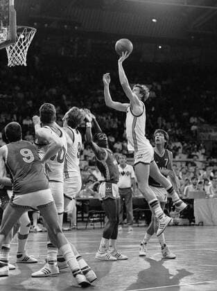 EuroBasket 2022, DBB, Historie, EM - Historie Basketball Herren EM Europameisterschaft 1985 Deutschland-Frankreich , rechts: Christian Welp ( Deut ) {