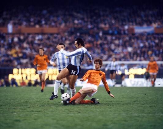 Leopoldo Luque (ARG, li.) gegen Ernie Brandts (NED)