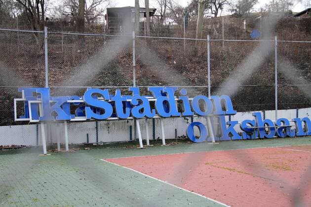 Fußball, Stadiongeschichte FSV Frankfurt Saison 2011 2012, 2. Bundesliga, Volksbankstadion FSV Frankfurt - Die abmontierten Leuchtbuchstaben von der Haupttribüne