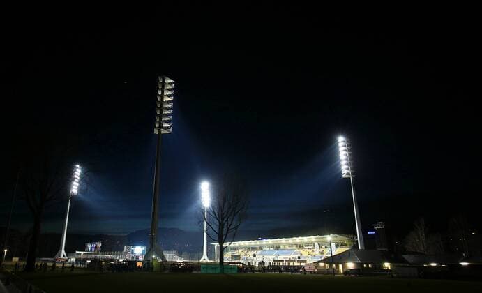 Jena , 220212 , Saison 2011 2012 ; Derby , Fussball 3.Liga FC Carl Zeiss Jena (weiss) - SpVgg. Unterhaching (rot) Im Bild: Ernst Abbe Sportfeld