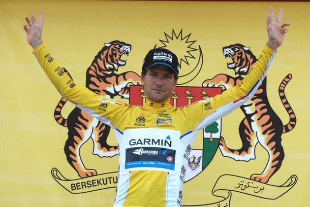 David ZABRISKIE ( USA Garmin - Barracuda ) gewinnt den Auftakt der Langkawi Rundfahrt im Zeitfahren über 20.3 km in Putrajaya und übernimmt das gelbe Trikot des Gesamtführenden der Rundfahrt - quer - Freude - Podium - Event: Tour of Langkawi - Tour de Langkawi - Le Tour de Langkawi 2012 - 1 Etappe Zeitfahren - Stage 1 Individual Time Trial - Putrajaya 20.3 km - Location: Putrajaya - Malaysia - Asien - Asia - Datum: 24.02.2012 - Contact