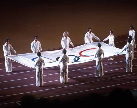 Abschlussfeier der Olympischen Spiele 1976 in Montreal: Auszug der Olympiafahne