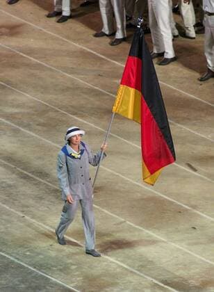 Olympische Spiele Sommerspiele Sydney 2000 Eröffnung Einmarsch Deutsche Mannschaft Fahnenträgerin Birgit Fischer
