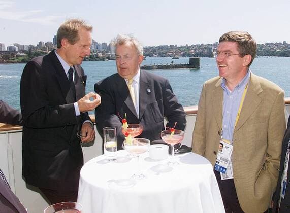 Olympische Spiele Sommerspiele Sydney 2000 Empfang der Stadt Stuttgart auf der MS Deutschland in Sydney : von links : Dr. Wolfgang Schuster Walther Tröger Dr.Thomas Bach