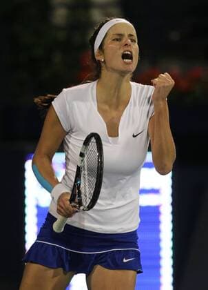 Dubai Tennis Championships 2012,WTA Tennis Turnier,International Series,Dubai Tennis Stadium, U.A.E., Julia Görges (GER) macht die Faust und jubelt,Jubel,Emotion, Einzelbild,Halbkörper,Hochformat,