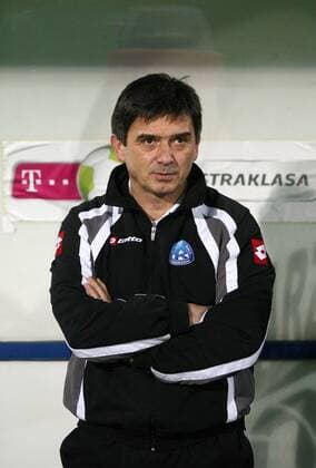 24.02.2012 - Chorzow , Pilka Nozna - T-Mobile Ekstraklasa . POLAND, POLISH FOOTBALL LEAGUE EKSTRAKLASA SEASON 2011 2012 . Ruch Chorzow (blau) - Lech Poznan (weiß). Waldemar Fornalik .  120224WAN019