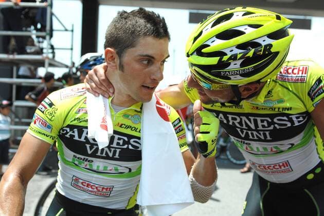 Andrea GUARDINI ( ITA Farnese Vini - Selle Italia ) gewinnt die 2.Etappe der Tour de Langkawi im Massensprint und freut sich über die Glückwünsche seiner Teamkameraden - Podium - Freude - hoch - Event: 2.Stage - Putrajaya to Melaka 151.0 km - Tour of Langkawi - Tour de Langkawi - Le Tour de Langkawi 2012 - Location: Melaka - Malaysia - Asien - Asia - Datum: 25.02.2012 - Contact