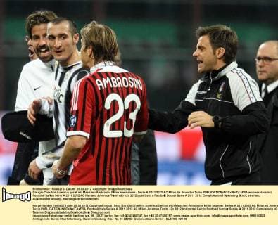 Giorgio Chiellini Juventus gerät mit Massimo Ambrosini Milan aneinander - Serie A 2011 2012 AC Milan Vs Juventus Turin andreaxstaccioli