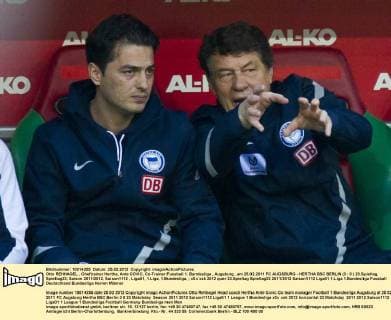 Otto REHHAGEL , Cheftrainer Hertha, Ante COVIC, Co-Trainer Fussball 1. Bundesliga , Augsburg , am 25.02.2011 FC AUGSBURG - HERTHA BSC BERLIN (3 : 0 ) 23.Spieltag, Spieltag23, Saison 2011 2012, Saison1112 , Liga01, 1.Liga, 1.Bundesliga,