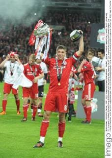 Football - soccer: Football League Cup, Cardiff City FC - Liverpool FC, Liverpool s captain Steven Gerrard celebrates with the trophy after beating Cardiff City on penalties during the Football League Cup Final at Wembley. xHOCHxZWEIx xPropagandax 