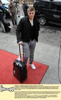 FUSSBALL NATIONALMANNSCHAFT SAISON 201 2012 Toni Kroos (Deutschland) auf dem Weg ins Bremer Parkhotel am 27.02.2012 