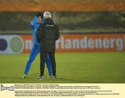 (L-R) Arjen Robben coach Bert van Marwijk Training Dutch National team National team 2012 xVIxWJxDijkdrentx xOrangexPicturesxIVx 579536