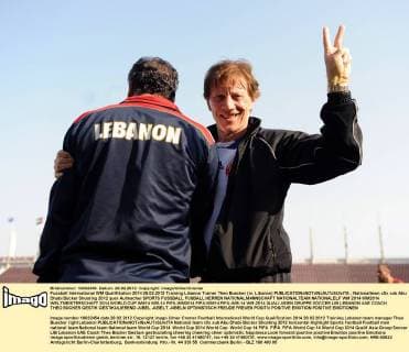 Fussball International WM Qualifikation 2014 28.02.2012 Training Libanon Trainer Theo Buecker (re, Libanon) 