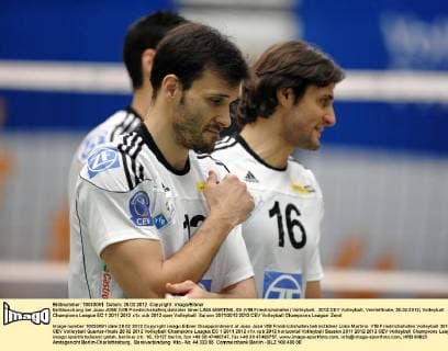 Enttäuschung bei Joao JOSE (VfB Friedrichshafen),dahinter Idner LIMA MARTINS, IDI (VfB Friedrichshafen) Volleyball, 2012 CEV Volleyball, Viertelfinale, 28.02.2012