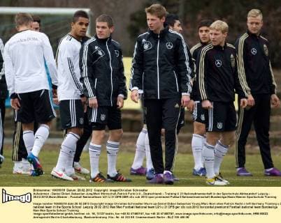 Aufwärmen - Daniel Didavi,Sebastian Jung,Marc Hornschuh,Patrick Funk (v.li., Deutschland) - Training U 21 Nationalmannschaft in der Sportschule Abtnaundorf Leipzig - 28.02.2012,Mann,Männer