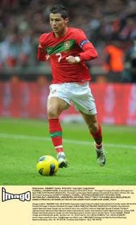 FUSSBALL INTERNATIONAL Freundschaftsspiel 29.02.2012 Polen - Portugal Cristiano Ronaldo (Portugal) am Ball 