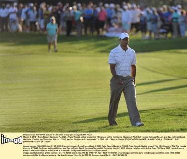 March 1, 2012 - Palm Beach Gardens, FL, USA - Tiger Woods walks toward the 18th green in the the Honda Classic at PGA Golf Herren National Resort and Spa in Palm Beach Gardens, Florida, on Thursday, March 1, 2012. Woods finishes with a one-over 71. PGA s 2012 Honda Classic - ZUMAm67