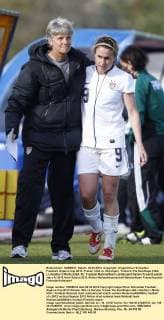 Fussball, Algarve Cup 2012, Frauen, USA vs. Norwegen, Trainerin Pia Sundhage (USA, L), Heather O Reilly (USA, R)