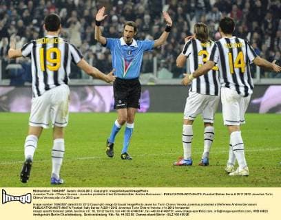 Juventus Turin - Chievo Verona - Juventus protestiert bei Schiedsrichter Andrea Gervasoni - 