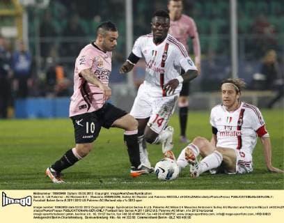 Serie A - US Palermo - AC Mailand 0:4 - Massimo AMBROSINI, Sulley Ali Muntari und Fabrizio MICCOLI xHOCHxZWEIx xItalyxPhotoxPressx 