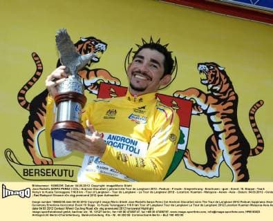 Jose Rodolfo SERPA PEREZ ( COL Androni Giocattoli ) gewinnt die Tour de Langkawi 2012 - Podium - Freude - Siegerehrung - Emotionen - quer - Event: 10. Etappe - Tasik Kenyir to Kuala Terengganu 116.9 km - Tour of Langkawi - Tour de Langkawi - Le Tour de Langkawi 2012 - Location: Kuantan - Malaysia - Asien - Asia - Datum: 04.03.2012 - Contact