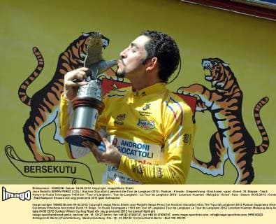 Jose Rodolfo SERPA PEREZ ( COL Androni Giocattoli ) gewinnt die Tour de Langkawi 2012 - Podium - Freude - Siegerehrung - Emotionen - quer - Event: 10. Etappe - Tasik Kenyir to Kuala Terengganu 116.9 km - Tour of Langkawi - Tour de Langkawi - Le Tour de Langkawi 2012 - Location: Kuantan - Malaysia - Asien - Asia - Datum: 04.03.2012 - Contact
