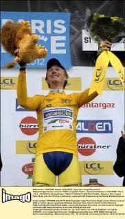 Etappensieger Gustav Larsson ( SWE ) im gelben Trikot - Vacansoleil Podium CYCLISME : Paris - Nice - 04 03 2012 xPhotoxNewsx 