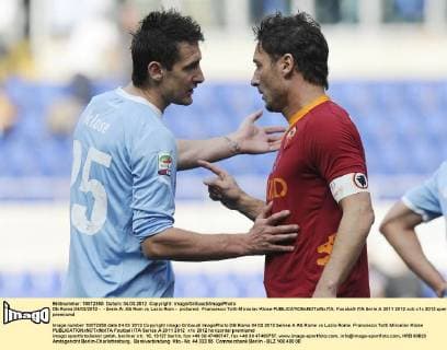 Db Roma 04 03 2012 - - Serie A: AS Rom vs Lazio Rom - pictured: Francesco Totti-Miroslav Klose 