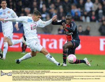Blaise Matuidi (PSG) Carl Medjani (Ajaccio) Football : Paris St.-Germain vs. AC Ajaccio - Ligue 1 - 04.03.2012 N.LeGouic FEP Panoramic 