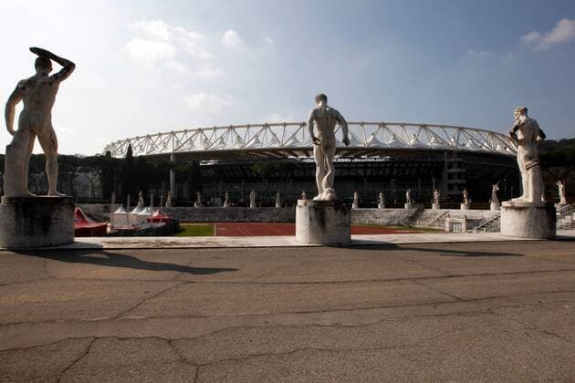FUSSBALL - Serie A, Roma vs Lazio ROM,ITALIEN,04.MAR.12 - FUSSBALL - Serie A, AS Rom vs Lazio Rom. Bild zeigt das Stadion. Stadio Olimpico. Keyword: Skulptur. 