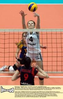 VOLLEYBALL - MEL Final Four, Slavia vs Doprastav SCHWECHAT,AUSTRIA,5.MAR.12 - DIVERS, VOLLEYBALL - MEL Final Four der Damen, Slavia Bratislava vs VK Doprastav Bratislava. Bild zeigt Nina Herelova (Slavia) und Dominika Drobnakova (Doprastav). 