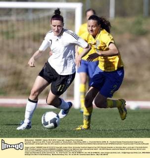 Fussball, Algarve Cup 2012, Frauen, Schweden vs. Deutschland, Anja Mittag (GER, L), Charlotte Rohlin (SWE, R)