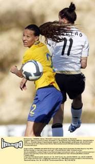 Fussball, Algarve Cup 2012, Frauen, Schweden vs. Deutschland, Anja Mittag (GER, R), Charlotte Rohlin (SWE, L)