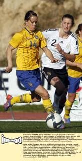 Fussball, Algarve Cup 2012, Frauen, Schweden vs. Deutschland, Bianca Schmidt (GER, R), Johanna Almgren (SWE, L)