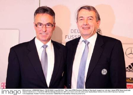 Der neue DFB-Präsident Wolfgang Niersbach zusammen mit dem neuen DFB-Generalsekretär Helmut Sandrock (l.)