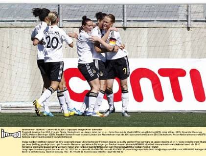 Fussball, Algarve Cup 2012, Frauen, Finale, Deutschland vs. Japan, Jubel bei v.l.n.r. Celia Okoyino da Mbabi (GER), Lena Gößling (GER), Anja Mittag (GER), Dzsenifer Marozsan (GER), Melanie Behringer (GER)