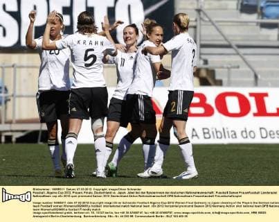 Fussball, Algarve Cup 2012, Frauen, Finale, Deutschland vs. Japan, Jubel bei den Spielerinnen der deutschen Nationalmannschaft