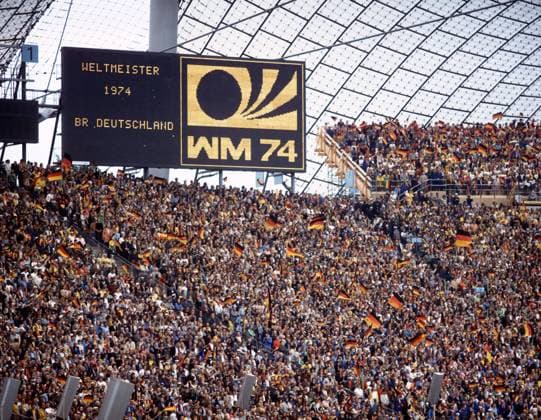 WM Finale 1974 im Münchner Olympiastadion - Die Anzeigetafel präsentiert den neuen Weltmeister BR Deutschland