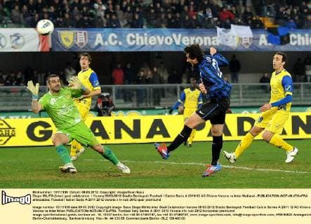 Diego MILITO (Inter) goal celebration Verona 09 03 2012 Stadio Bentegodi Football Calcio Serie A 2011 12 AC Chievo Verona vs Inter Mailand - allexsabba