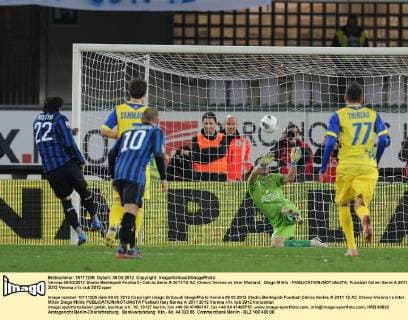Verona 09 03 2012 Stadio Bentegodi Football Calcio Serie A 2011 12 AC Chievo Verona vs Inter Mailand; Diego Milito - 