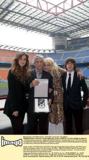 GIANNI RIVERA mit Ehefrau LAURA MARCONI, Tochter CHANTAL und Sohn GIANNI AC Mailand - Präsidentenauszeichnung -