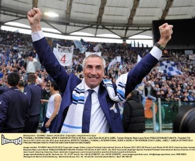 FUSSBALL INTERNATIONAL SERIE A SAISON 2011 2012 AS Rom - Lazio Rom 04.03.2012 JUBEL Trainer Edoardo Reja (Lazio Rom) 