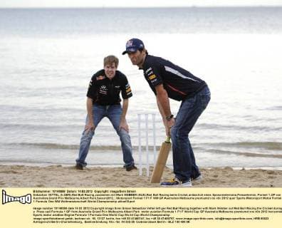 Sebastian VETTEL (li,GER),Red Bull Racing,zusammen mit Mark WEBBER (AUS),Red Bull Racing beim Cricket,anlässlich eines Sponorentermins,Pressetermin, Formel 1,GP von Australien,Grand Prix Melbourne,Albert Park,Saison2012,